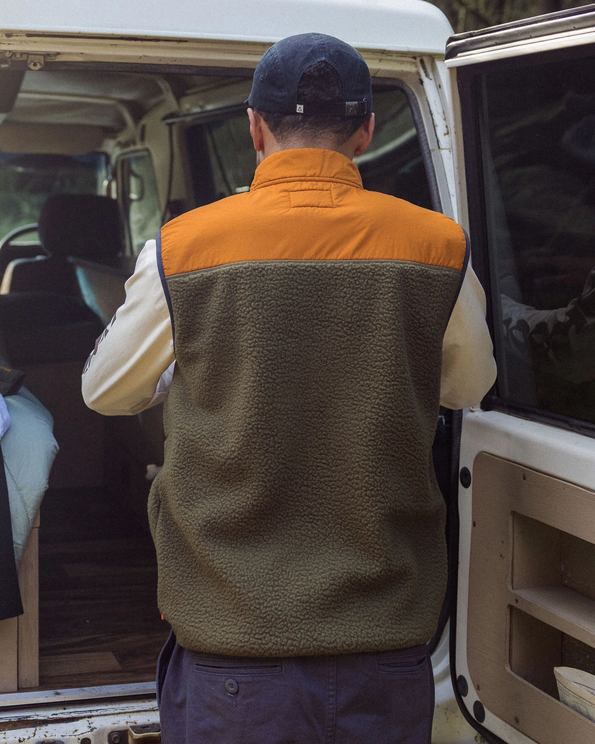 Offgrid Sherpa Fleece Vest - Dark Olive - Lifestyle