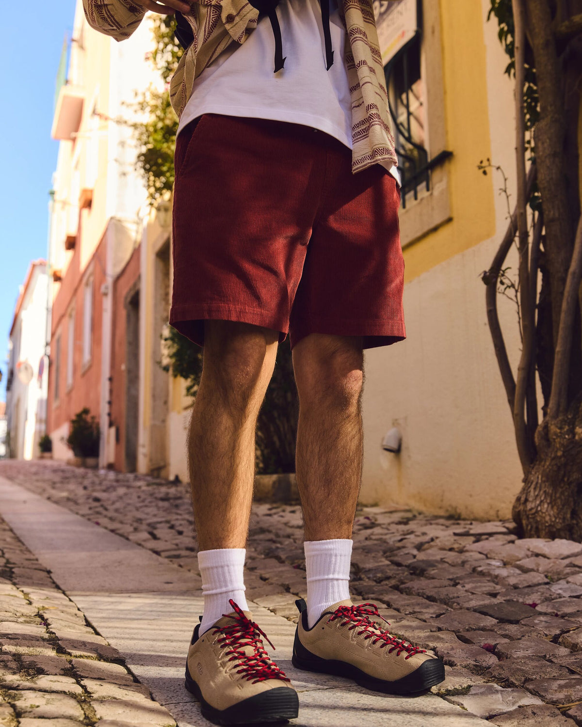 Drifter Cord Short - Redwood - Lifestyle