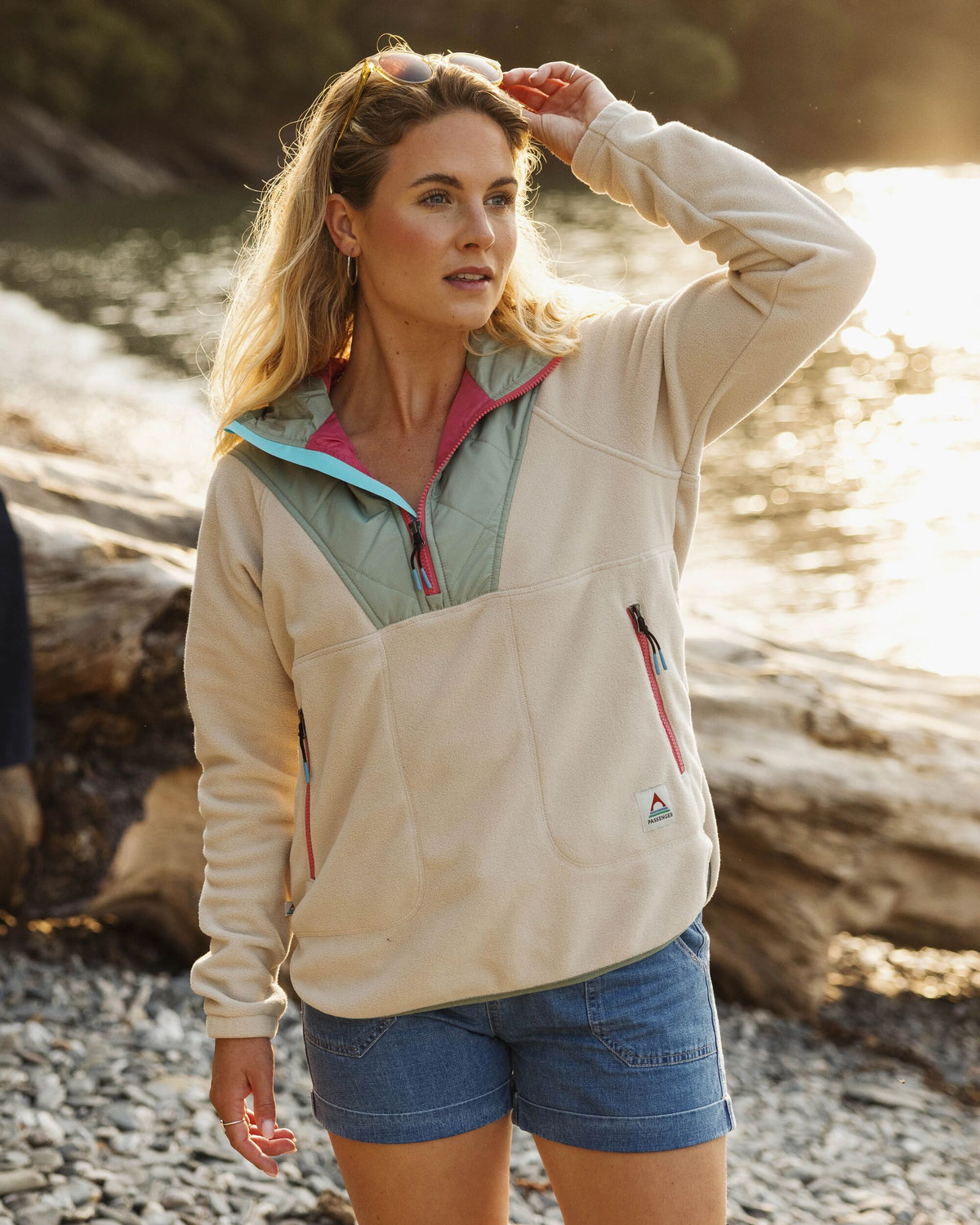 Juana Polar Hooded Fleece 2.0 - Oatmeal - Lifestyle
