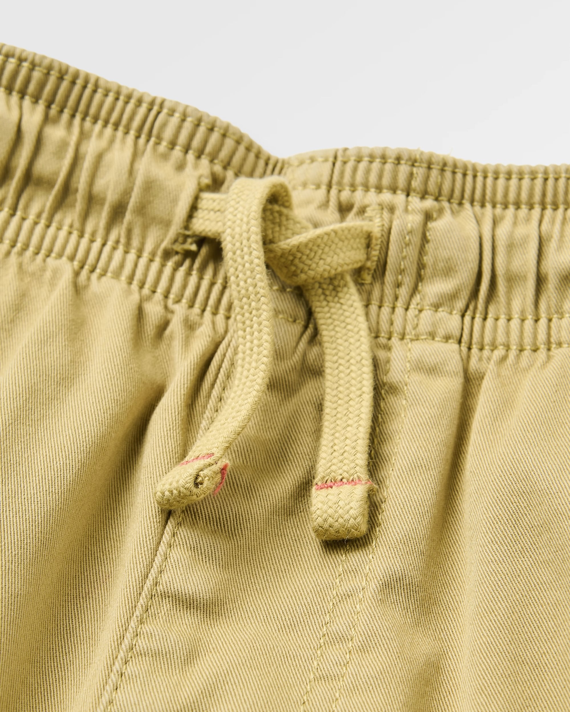 Drifter Organic Cotton Short - Warm Beige - Flatlay