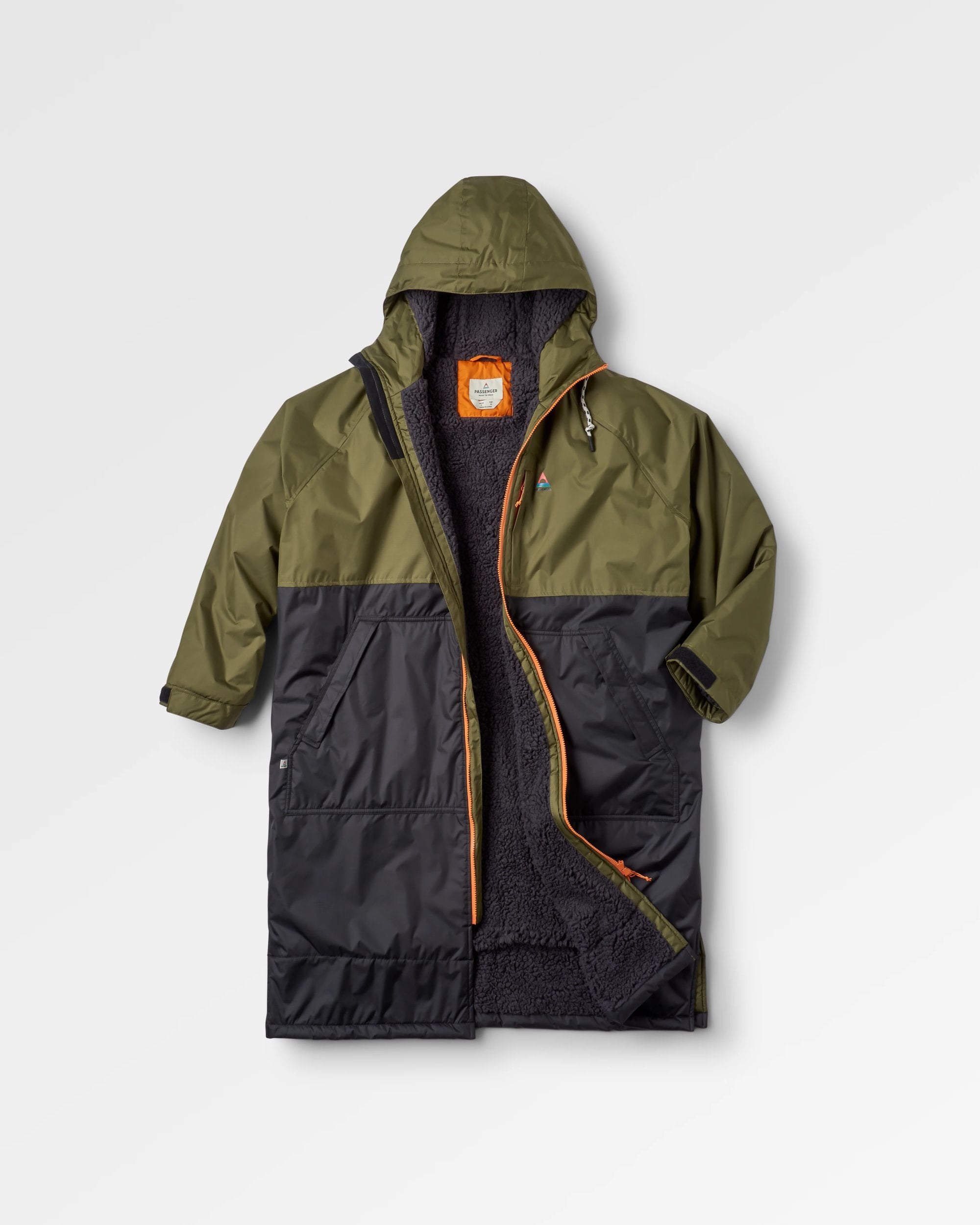 Waves Sherpa Lined Changing Robe Black/Khaki – Passenger