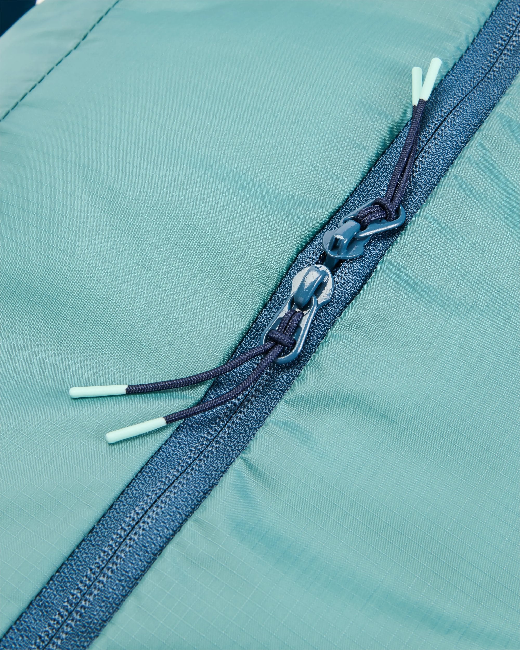 Trail Light 40L Duffel Bag - Arctic - Flatlay