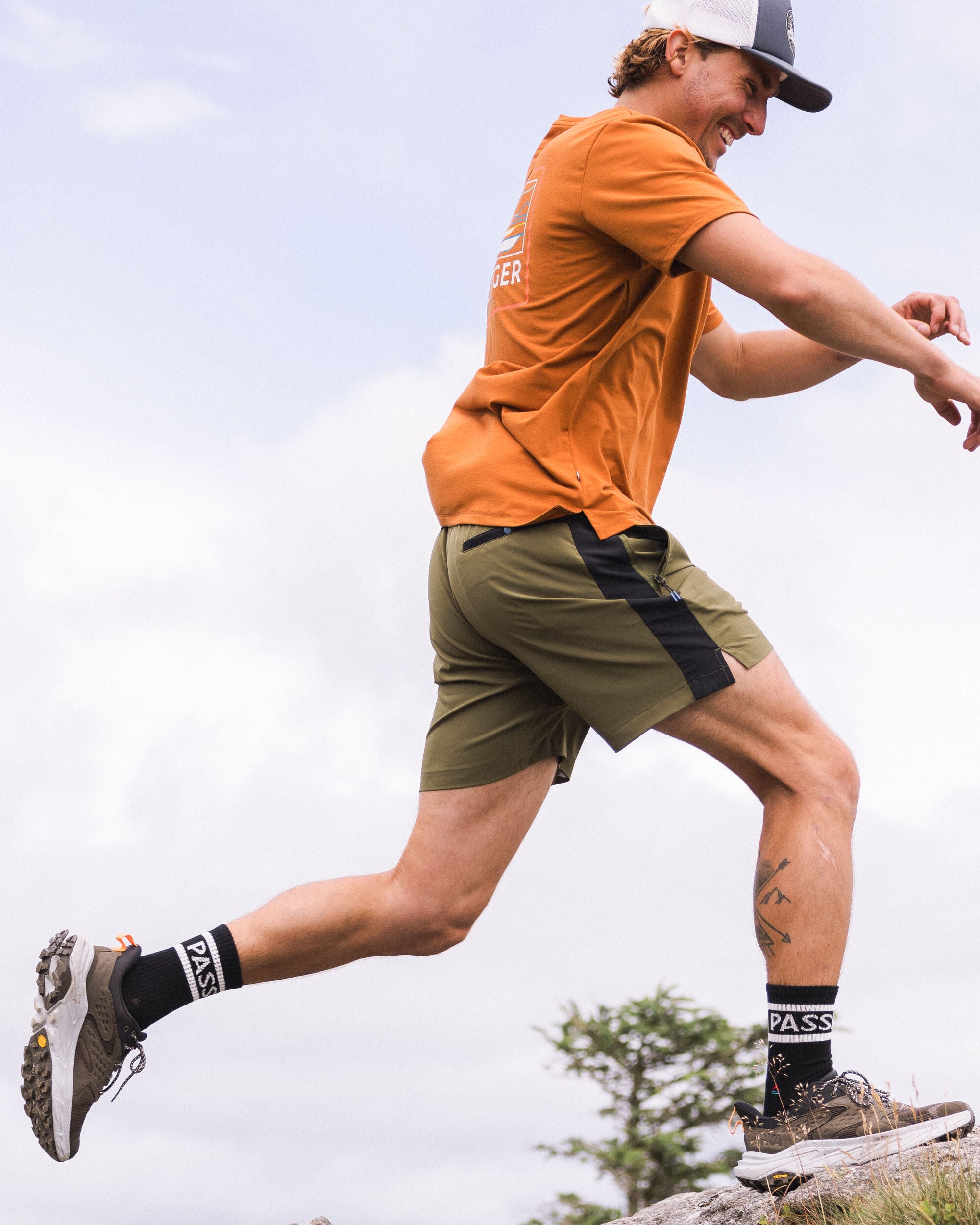 Swift Trail Short 7" - Khaki - Lifestyle
