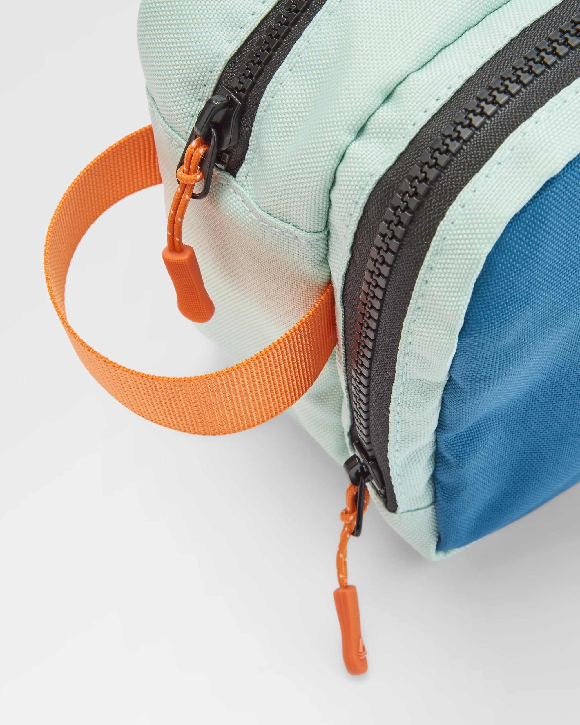 Travel Recycled Wash Kit - Rich Navy/Surf Spray/Moonlight Blue - Flatlay