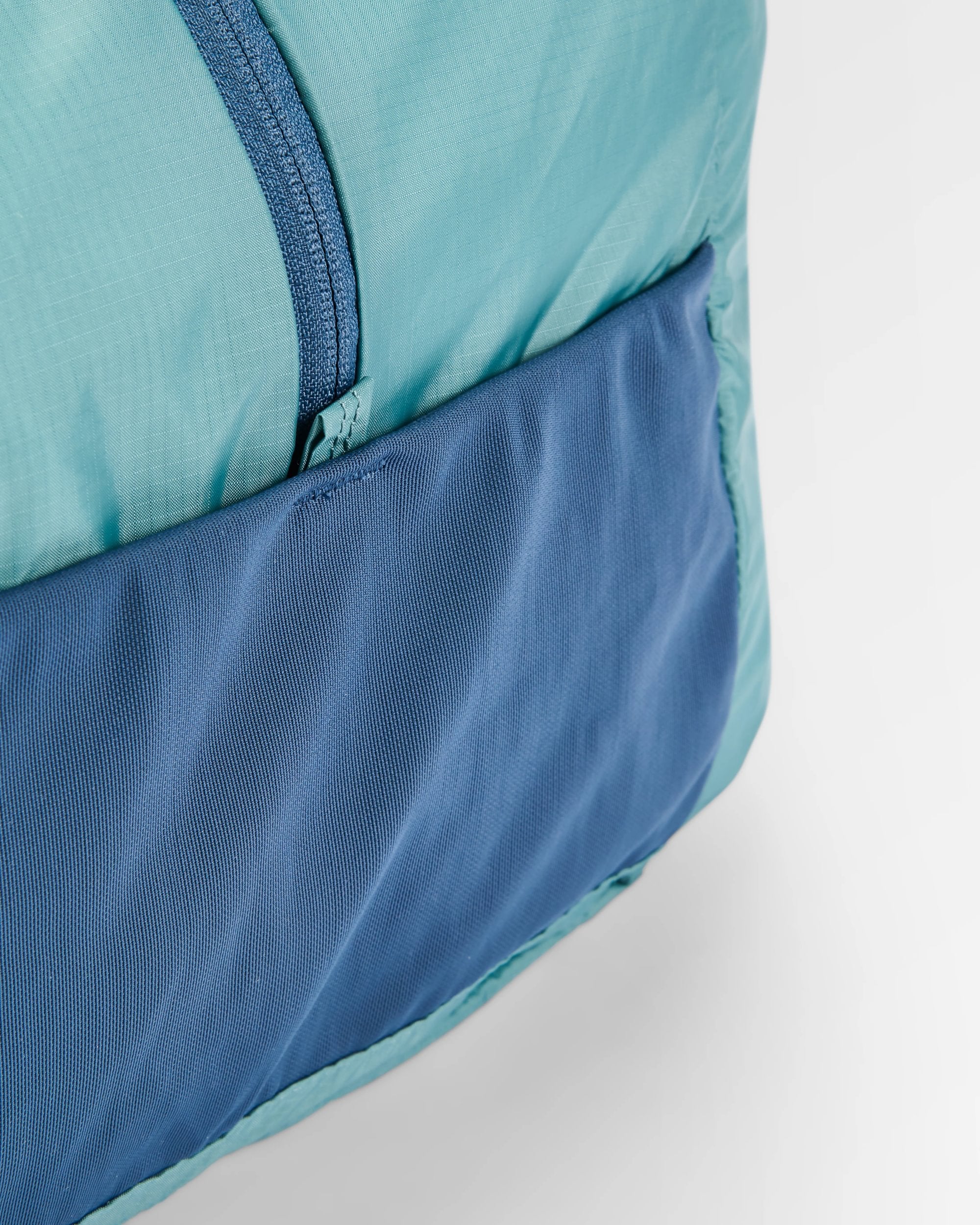 Trail Light 40L Duffel Bag - Arctic - Flatlay