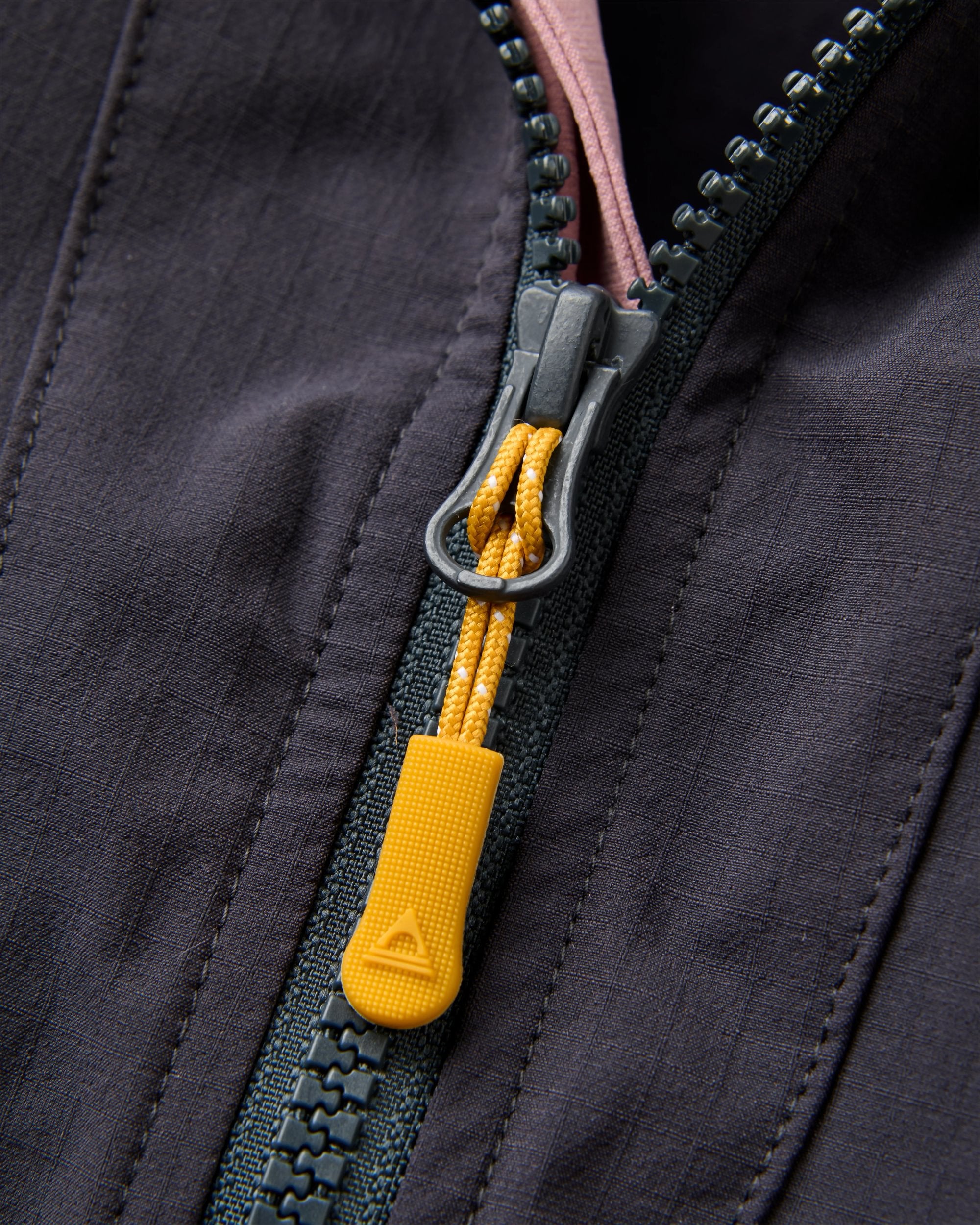 Trailscape Lite Women's Softshell Anorak - Brambleberry/Faded Black - Flatlay