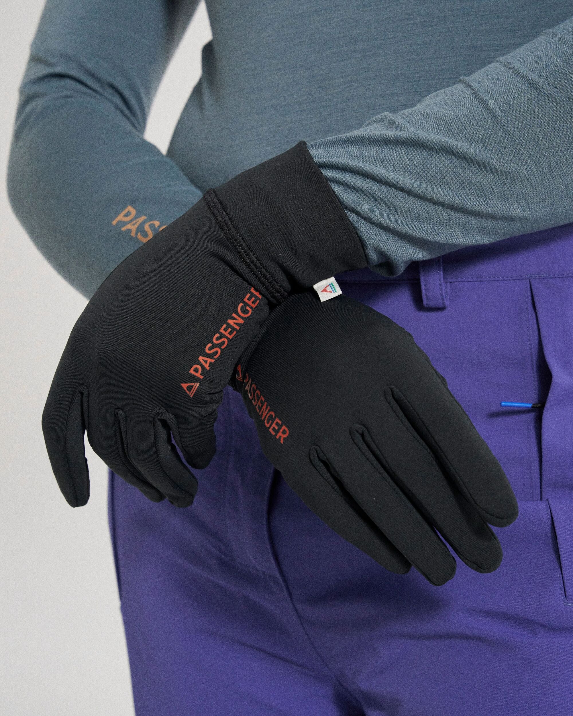 Snowscape Recycled Glove Liner - Black - Studio Model - Female