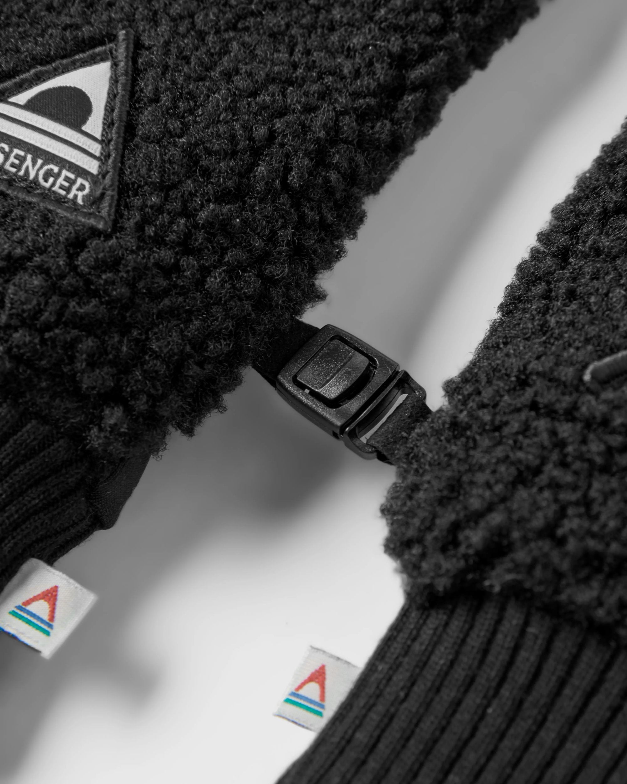 Snowfall 2.0 Recycled Sherpa Gloves - Black - Flatlay