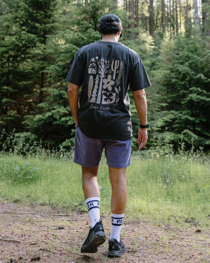 Men's Roam Further T-Shirt - Black - Lifestyle