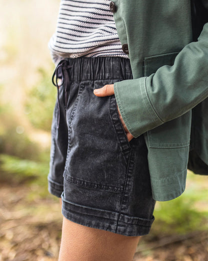 Carriso Organic Cotton Short - Black - Lifestyle