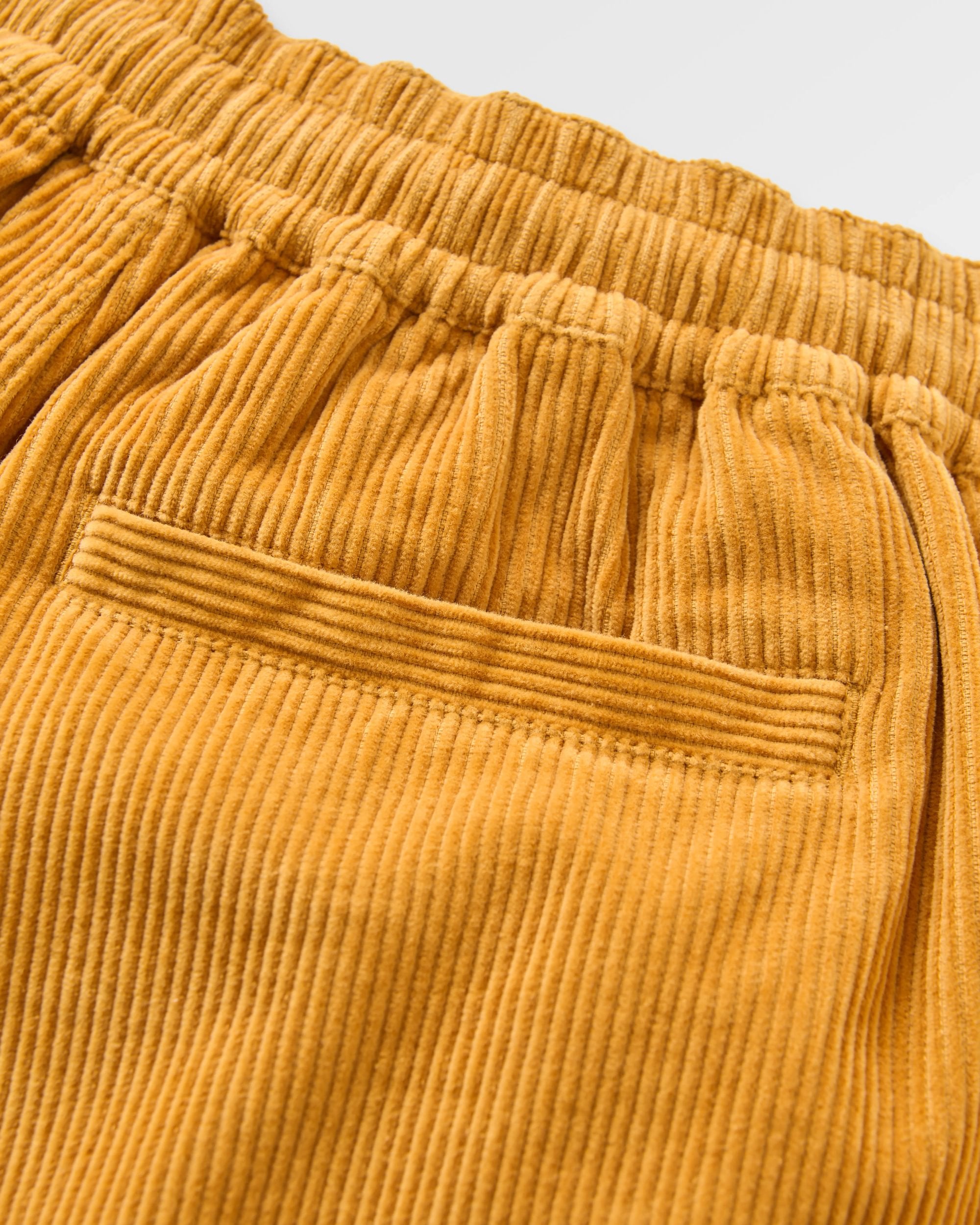 Avian Organic Cord Short 2.0 - Spruce Yellow - Flatlay