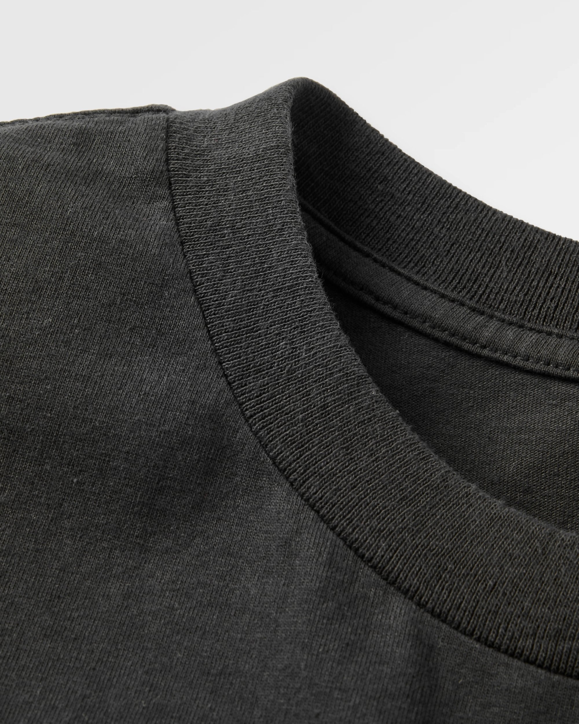 Men's Roam Further T-Shirt - Black - Flatlay