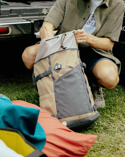 Vantage 30L Backpack - Charcoal/ Caramel - Lifestyle