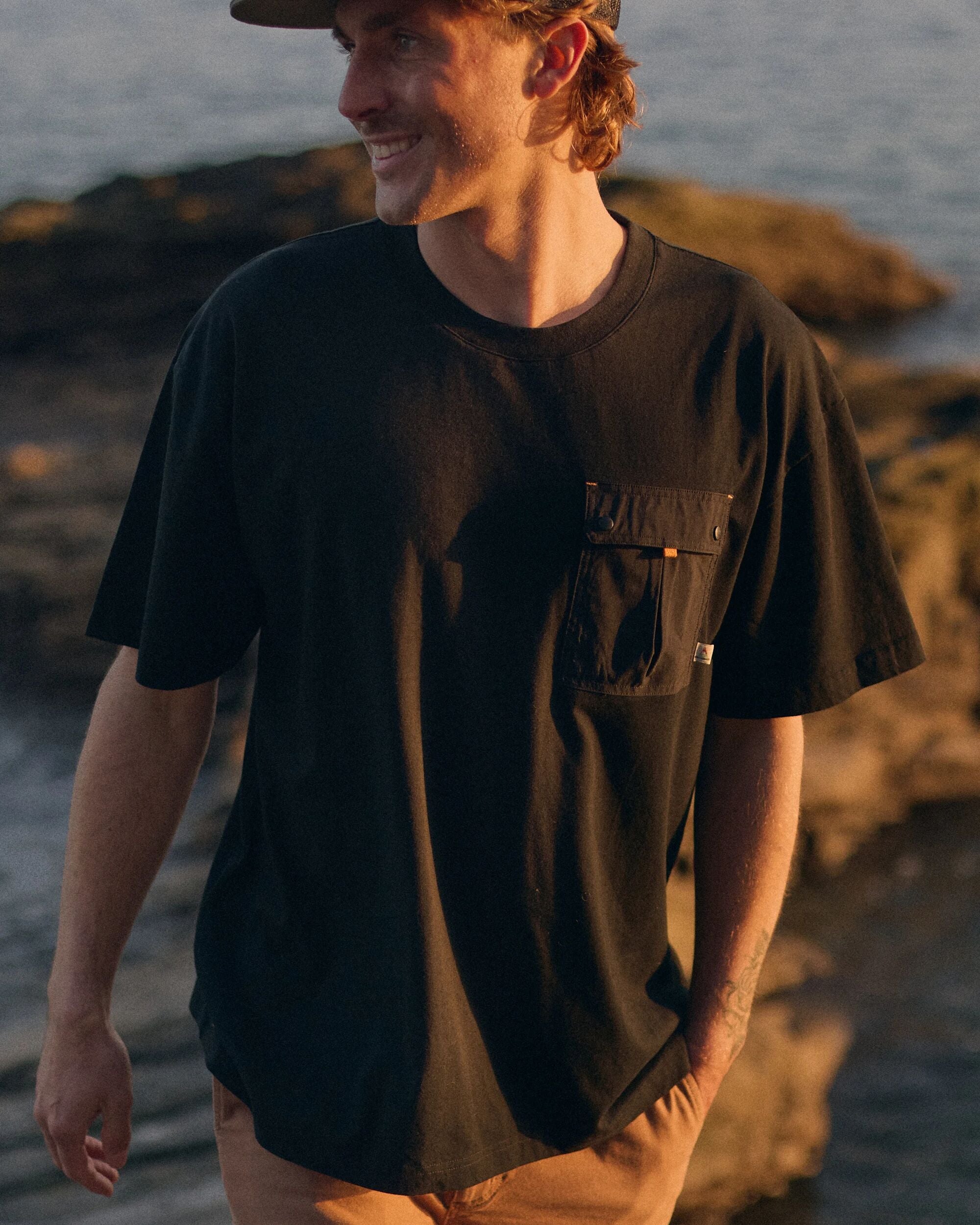 Travel Pocket Relaxed Fit T-Shirt - Black - Lifestyle
