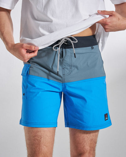 Cutback NetPlus® 17" Boardshort - Storm Grey/Marine Blue - Studio Model