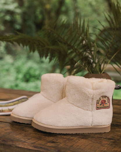 Hideaway Hut Sherpa Fleece Slipper - Birch - Lifestyle