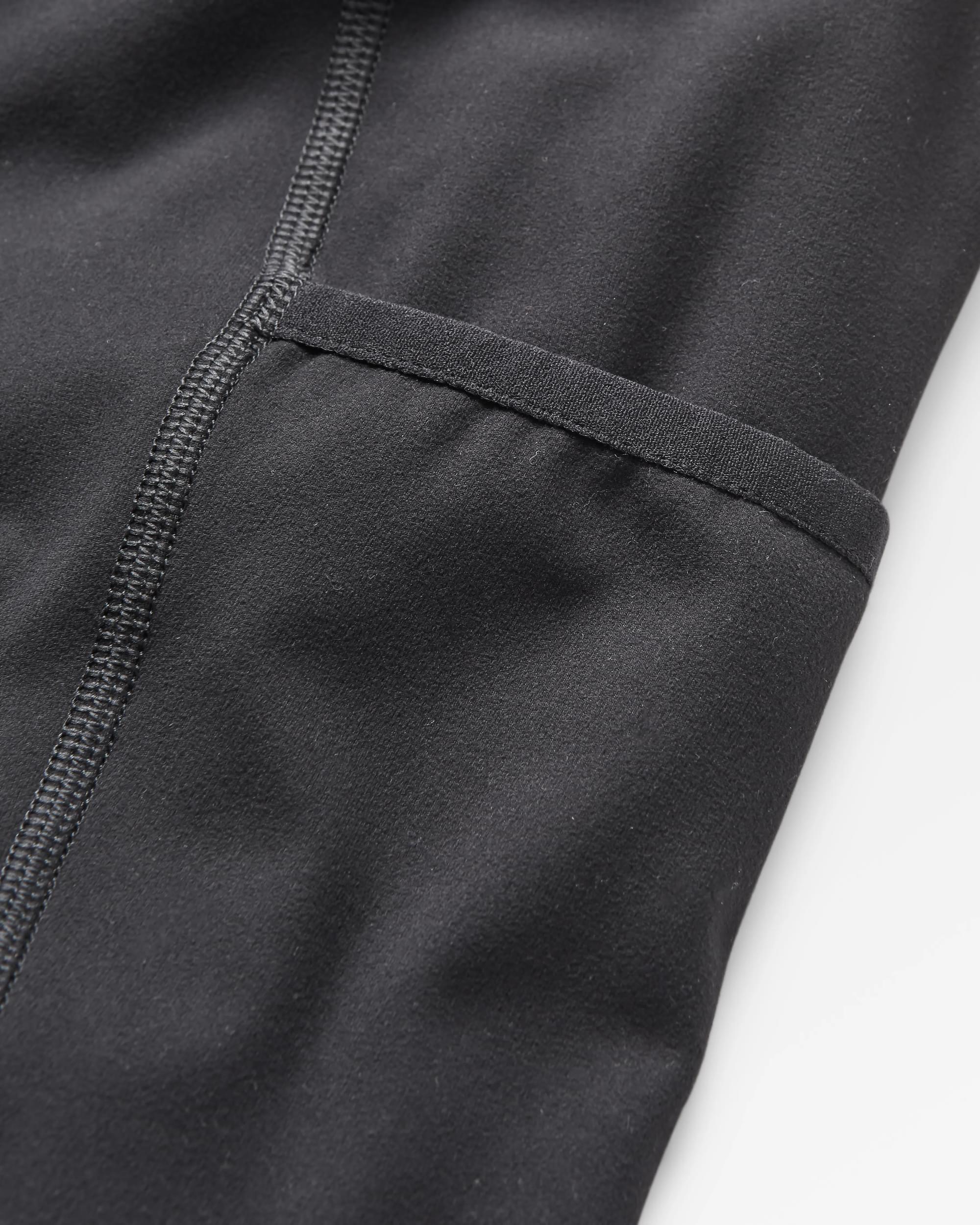 Mantra Recycled Active Short - Black - Flatlay