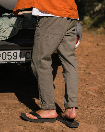Horizon Comfort Chino - Dusty Olive - Lifestyle
