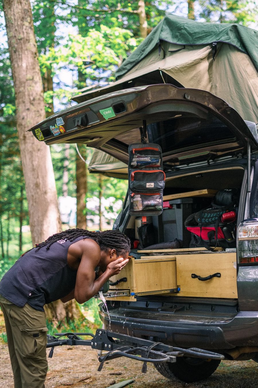 Drop Recycled Wash Kit - Charcoal - Lifestyle