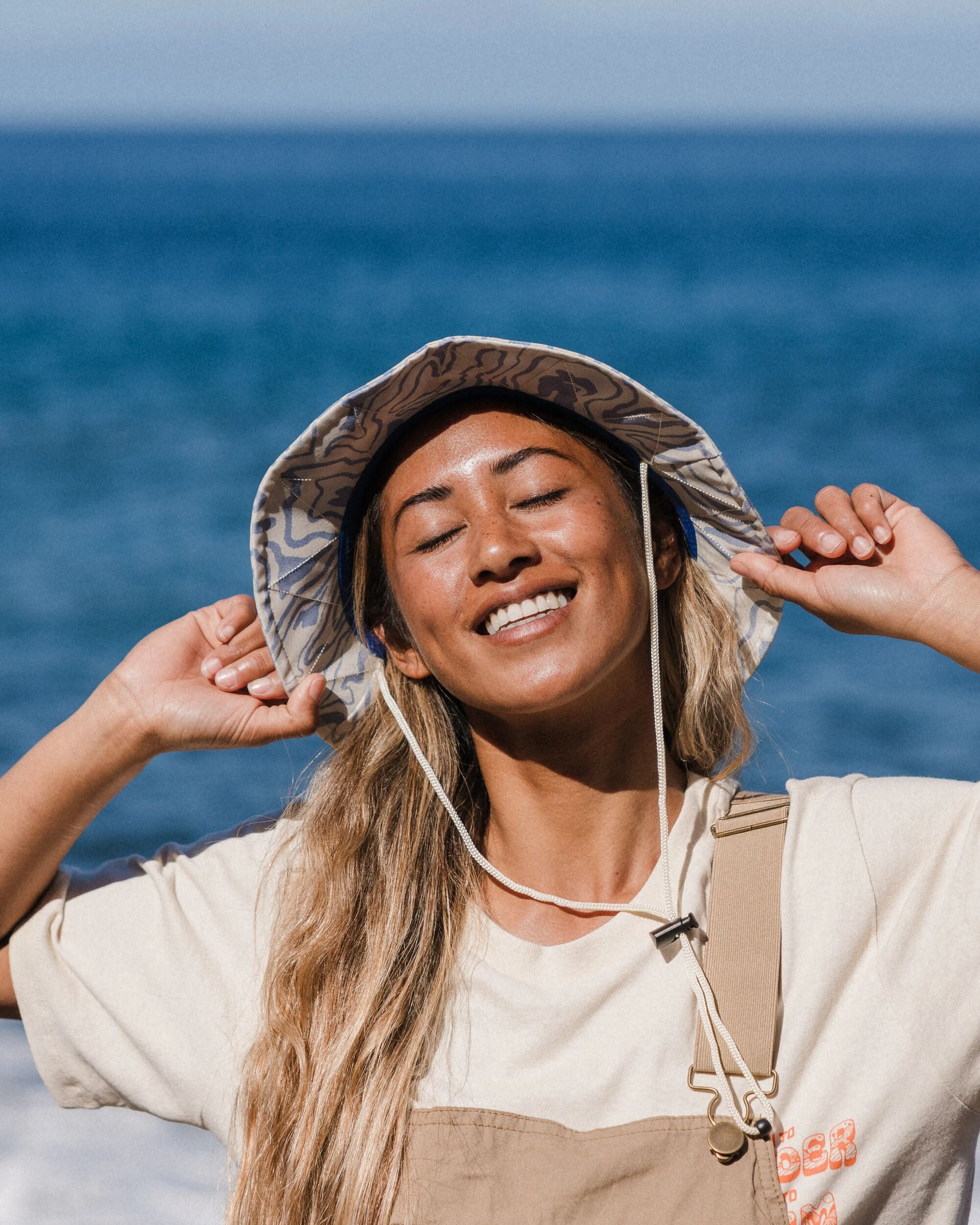 Shaded Organic Bucket Hat - Strata Swirl Birch - Lifestyle - Female