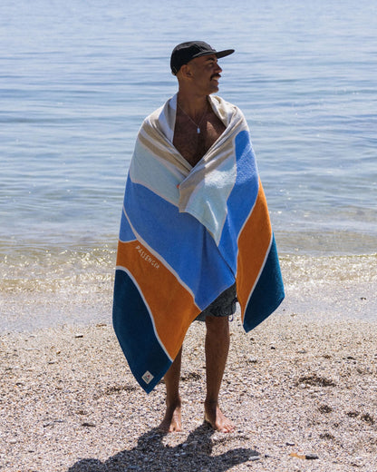 Tideline Organic Cotton Beach Towel - Cornflower - Lifestyle - Male