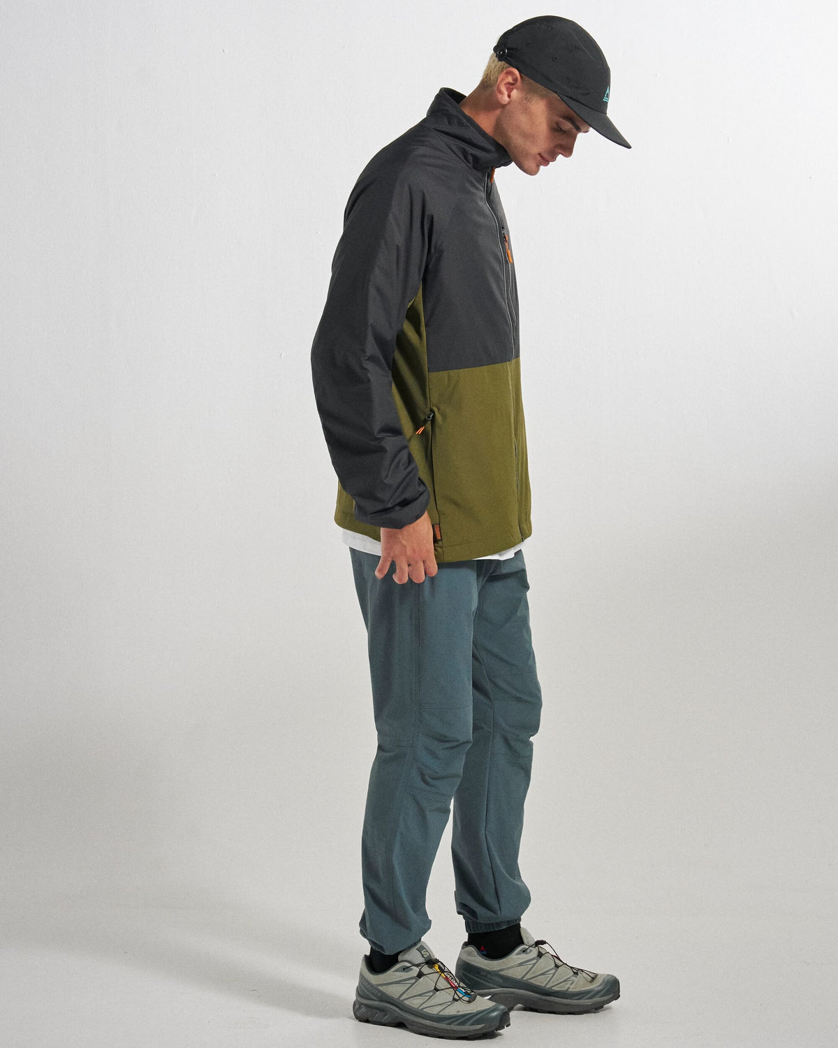 Daybreak Lightweight Thermore® Insulated Hoodless Jacket - Faded Black/Khaki - Studio Model