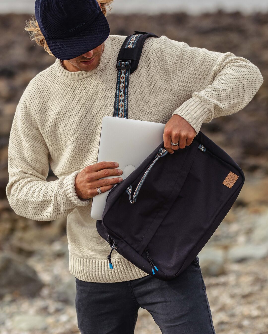 Male_Recycled Messenger Bag - Black