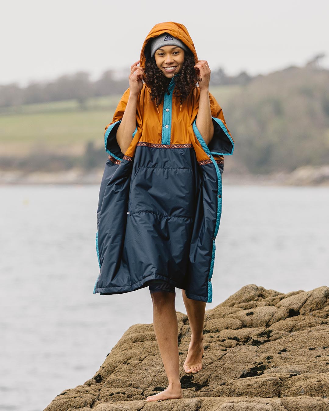 Womens_Outback Pull Over Change Robe - Glazed Ginger/Deep Navy