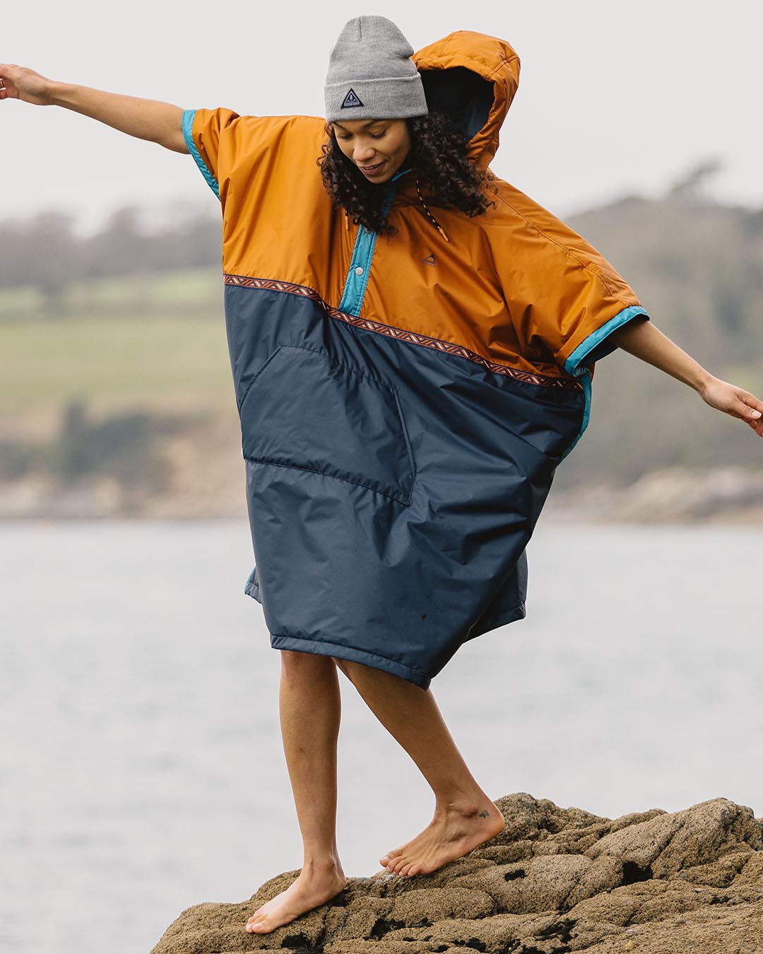 Womens_Outback Pull Over Change Robe - Glazed Ginger/Deep Navy