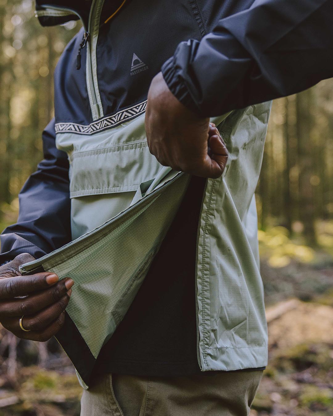 Flow 1/2 Zip Recycled Waterproof Jacket - True Black/Pistachio
